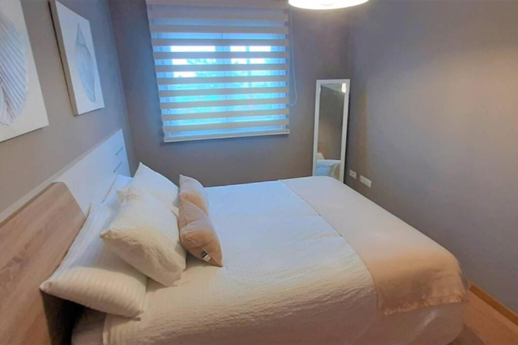 דירות Apartamento Playa Foz Con Piscina Y Parking 010 מראה חיצוני תמונה
